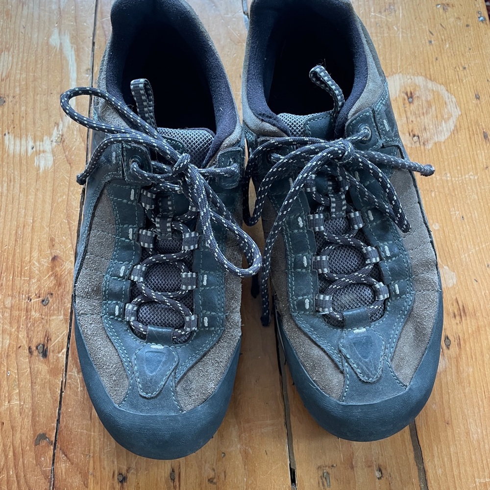 Salomon Gray and Black Athletic Shoes